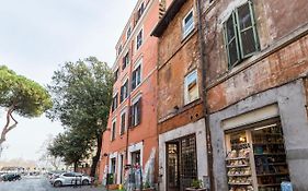 Cozy Entire Apt Close To Piazza Trilussa